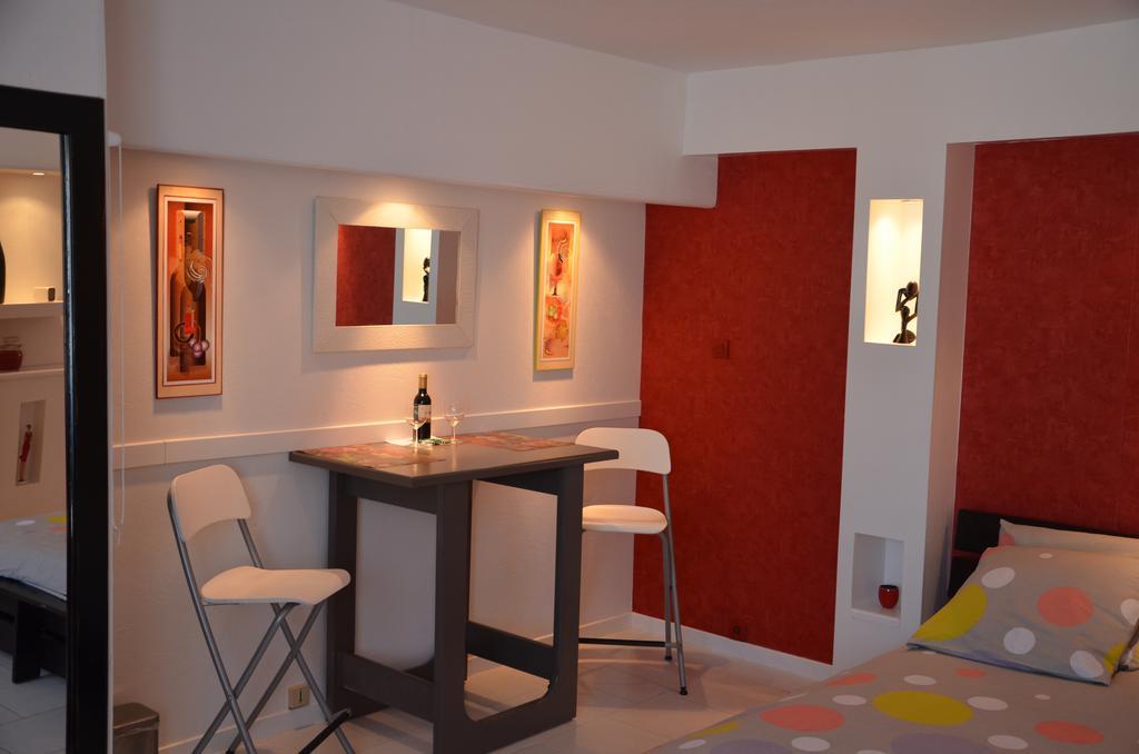 Jardin De Marceau Bed and Breakfast Blasimon Rum bild