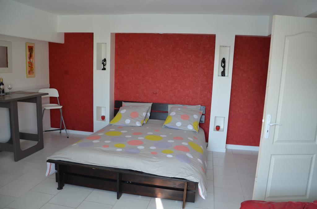 Jardin De Marceau Bed and Breakfast Blasimon Rum bild