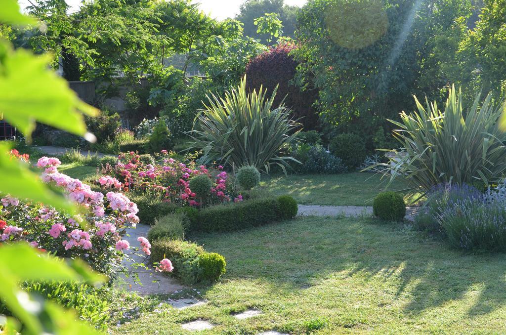Jardin De Marceau Bed and Breakfast Blasimon Exteriör bild